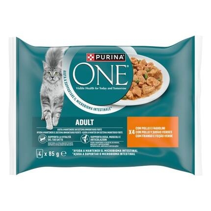 Pack Purina One Adult 4 x 85 g con pollo y judías verdes, gato gris y plato de comida.