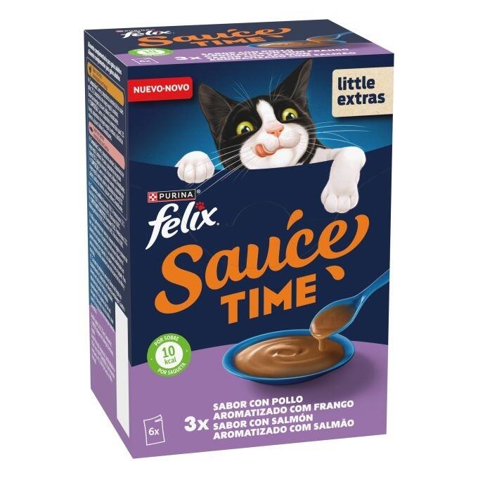 Caja de snacks para gatos Felix Sauce Time. Incluye 6 sobres de salsa sabor pollo y salmón. Imagen de gato lamiéndose.