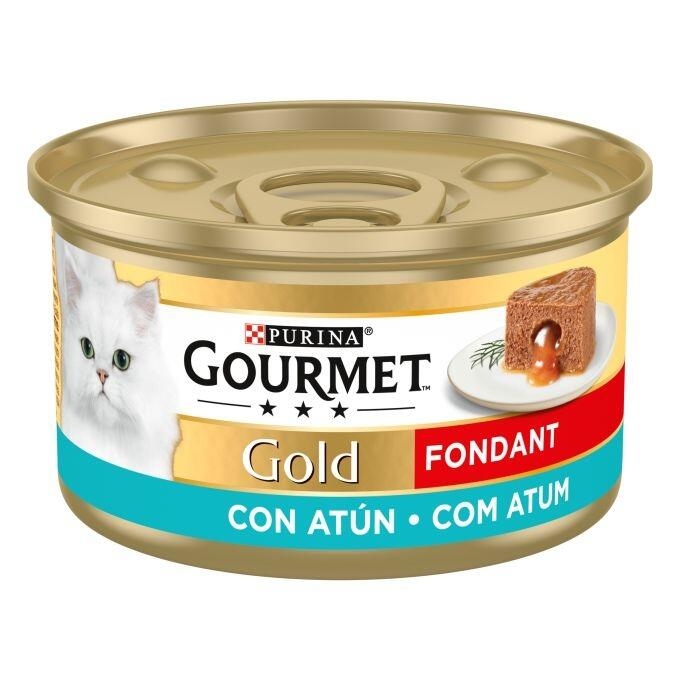 Lata Gourmet Gold Fondant con atún, vista lateral con imagen de la receta y gato blanco.