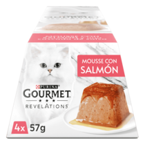 PURINA® GOURMET™ REVELATIONS™ Pirámide de Mousse, con Salmón y cascada de Salsa Vista Frontal