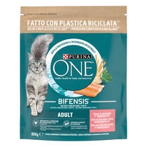  PURINA ONE® Adulto Rico en salmón y cereales integrales