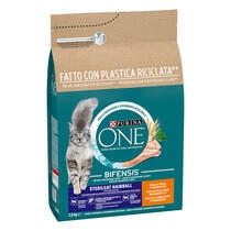 PURINA ONE® Esterilizado Bolas de pelo rico en pollo Vista frontal