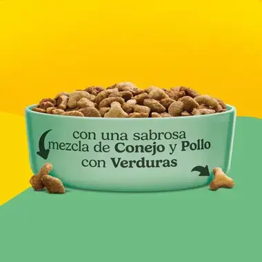 PURINA® FRISKIES®  Adulto con Conejo, Pollo y Verduras