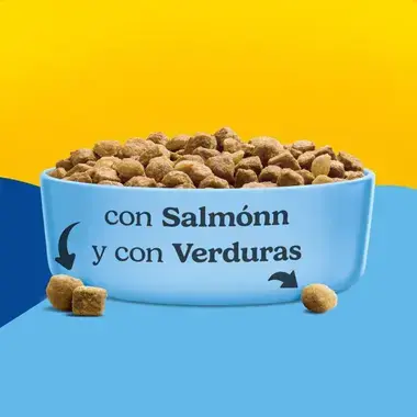 PURINA® FRISKIES®  Esterilizado con Salmón y Verduras