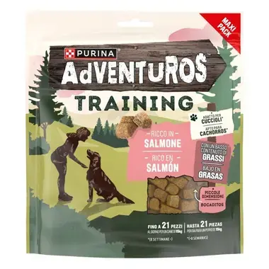 Paquete de snacks Purina Adventuros Training sabor salmón para cachorros. Bolsa con ilustración de bosque y perro.
