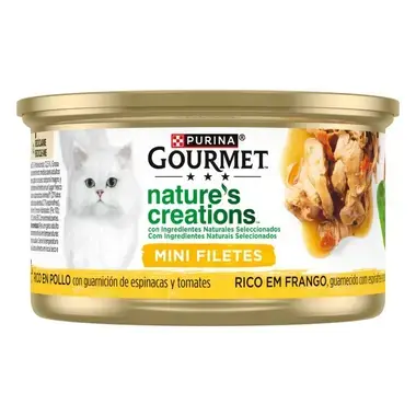 Lata Purina Gourmet Nature's Creations Mini Filetes rico en pollo, vista lateral.