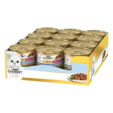 Bandeja con varias latas de Purina Gourmet Gold Doble Placer y plato de comida en el envase.