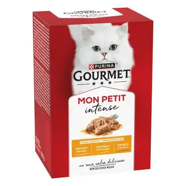 Caja Purina Gourmet Mon Petit Intense en salsa, vista lateral con gato blanco y receta servida.