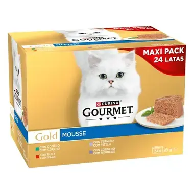 Caja Purina Gourmet Gold Mousse Maxi Pack 24 latas de 85 g con gato blanco y mousse servida.