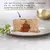 Porción de Gourmet Gold Fondant con corazón líquido, servida en plato con perejil.