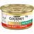 Lata Gourmet Gold Tartelette con buey y tomate, vista frontal con gato blanco.